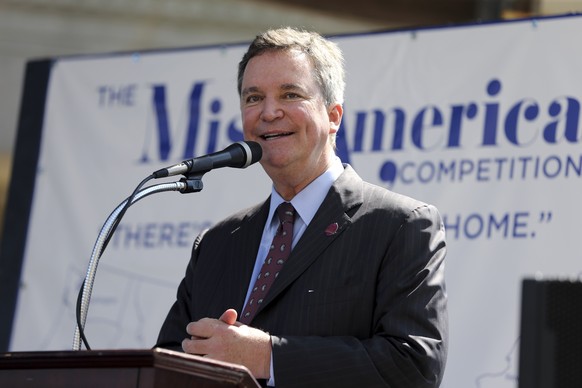 FILE- In this Aug. 30, 2016, file photo, Sam Haskell, left, CEO of Miss America Organization, speaks during Miss America Pageant arrival ceremonies in Atlantic City, N.J. On Thursday Dec. 21, 2017, th ...