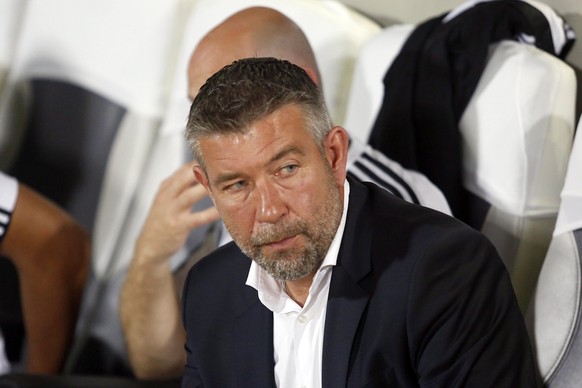 epa04898020 FC Basel&#039;s head coach Urs Fischer during the UEFA Champions League play-off round second leg soccer match between Maccabi Tel Aviv FC and FC Basel 1893 at the Bloomfield stadium in Te ...