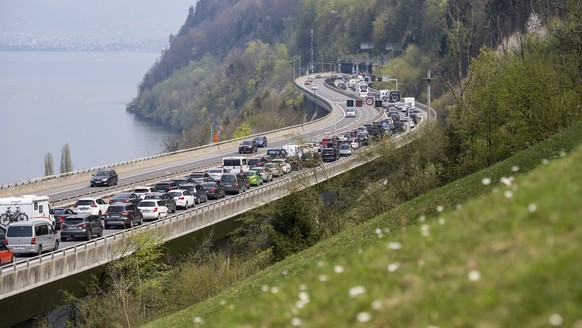 epa09891433 Cars and coaches heading south stand still in a traffic jam on the highway A2 between Amsteg and Beckenried on Good Friday, Switzerland, 15 April 2022. The traffic jam reached a maximum le ...