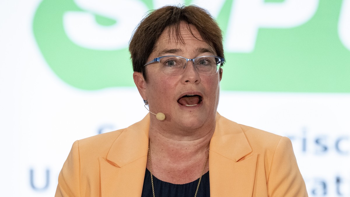 Die Nationalraetin Magdalena Martullo-Blocher bei ihrer Rede der Delegiertenversammlung der SVP Schweiz vom Samstag, 27. Januar 2024 in Buerglen im Kanton Uri. (KEYSTONE/Urs Flueeler).