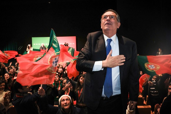 epa12660106 Presidential candidate Antonio Jose Seguro greets supporters after advancing to the second round of the presidential elections at his campaign headquarters in Caldas da Rainha, Portugal, 1 ...