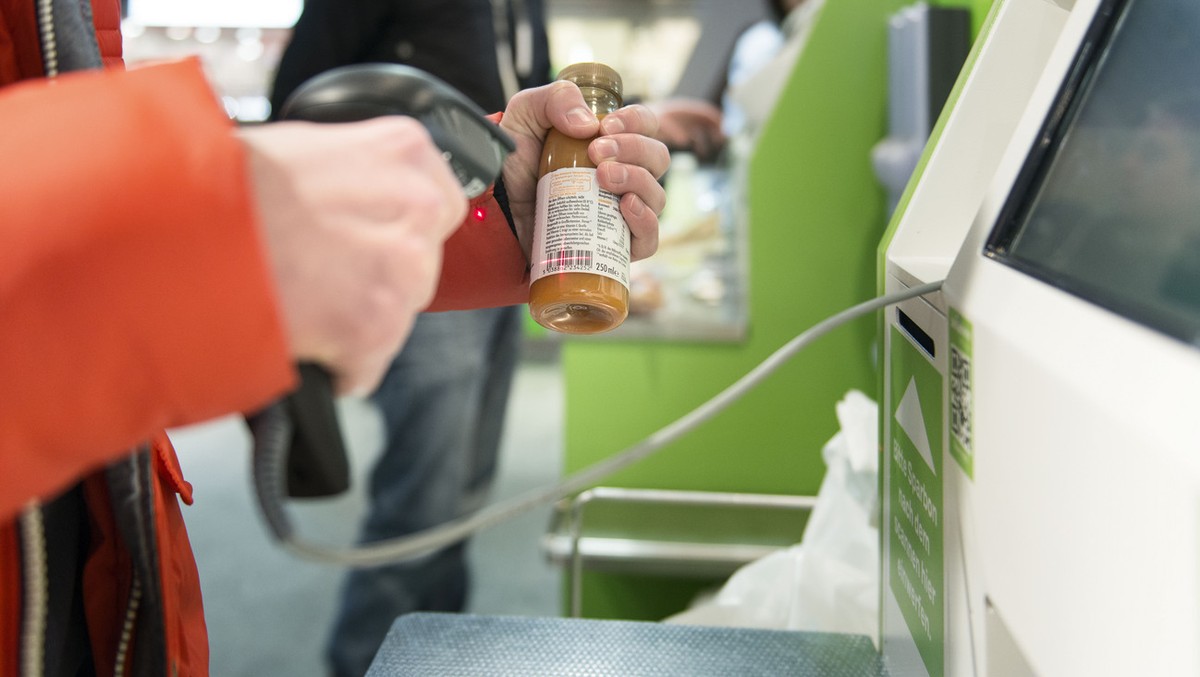 Self checkout at Coop Sihlcity in Zurich, pictured on January 29, 2015. (KEYSTONE/Christian Beutler)

Self Checkout im Coop Sihlcity am 29. Januar 2015 in Zuerich. (KEYSTONE/Christian Beutler)
