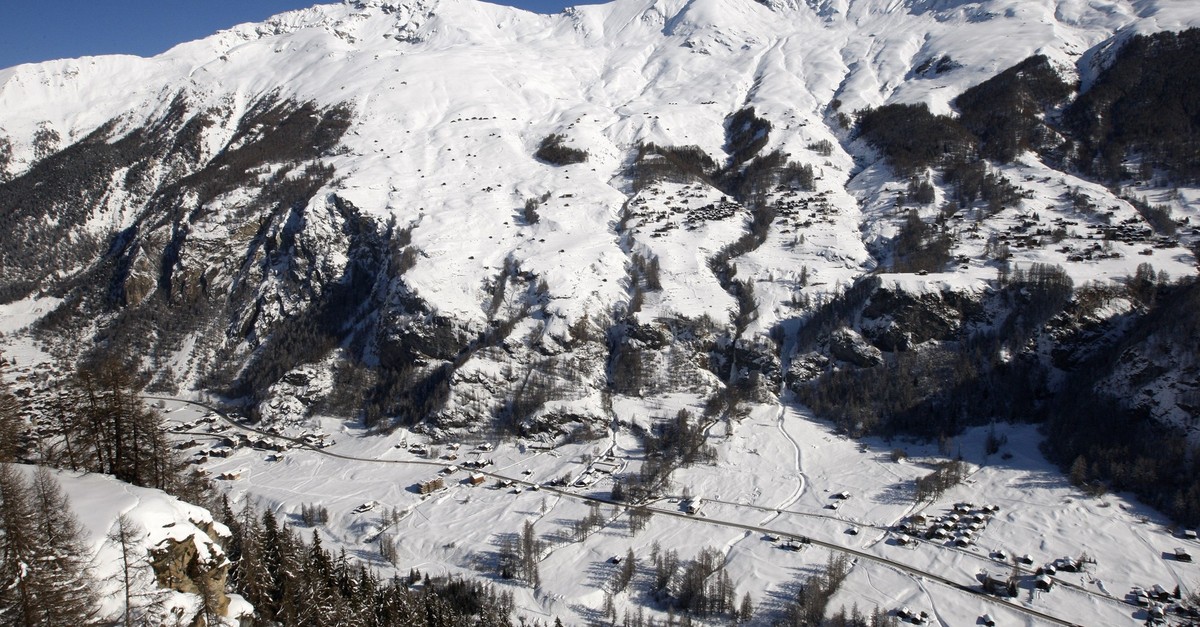 47-j-hriger-wird-im-wallis-von-lawine-mitgerissen-und-stirbt