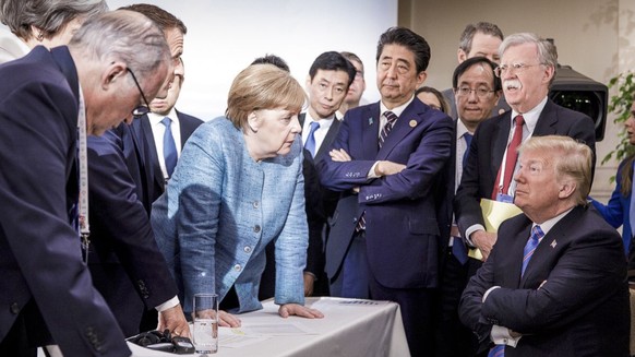 BILDPAKET -- ZUM JAHRESRUECKBLICK 2018 INTERNATIONAL, STELLEN WIR IHNEN HEUTE FOLGENDES BILDMATERIAL ZUR VERFUEGUNG -- In this photo made available by the German Federal Government, German Chancellor  ...