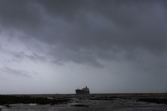 epa13094932 A stranded cargo vessel off Manori beach in Mumbai, India, 07 July 2026. The anchorage of a Nicaragua-flagged merchant tanker named MT Al Jafzia broke during heavy monsoon rainfall and rou ...