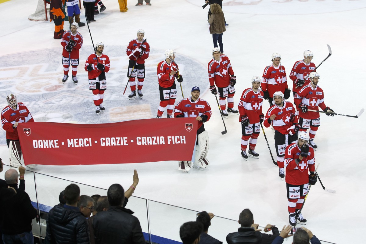 Switzerland's players greet their supporters after losing in overtime against France team, during a friendly international ice hockey game between Switzerland and France, at the ice stadium Les V ...