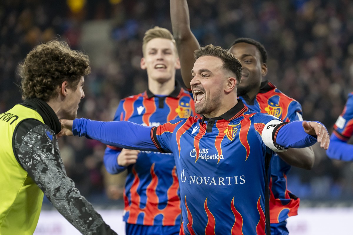 Xherdan Shaqiri (FCB) jubelt nach seinem zweiten Penalty-Tor zum 2:1 im Fussball Meisterschaftsspiel der Regular Season der Swiss Super League zwischen dem FC Basel 1893 und dem FC Luzern im Stadion S ...