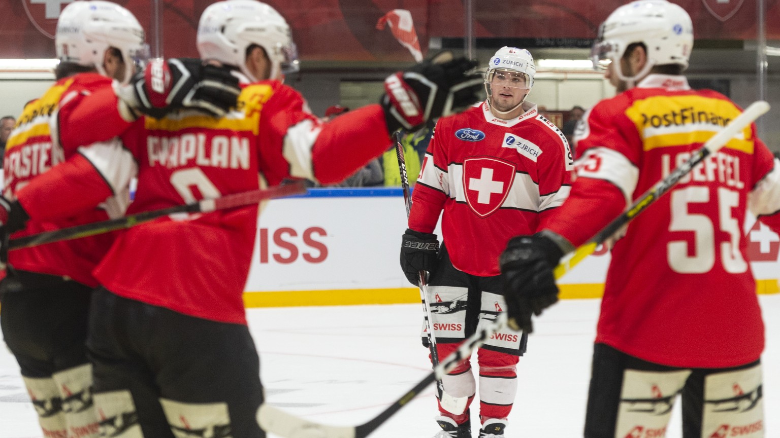 Switzerland&#039;s scorer Vincent Praplan, left, celebrate with Switzerland&#039;s Kevin Filala, middle, and the team after scoring 1:0, during the friendly Ice Hockey match between Switzerland and La ...