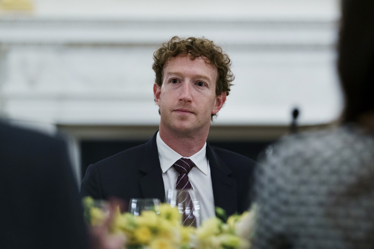 epa12353414 Meta CEO, Mark Zuckerberg, looks on during a dinner hosted by US President Donald Trump with US tech leaders at the White House, in Washington, DC, USA, 04 September 2025. EPA/WILL OLIVER  ...