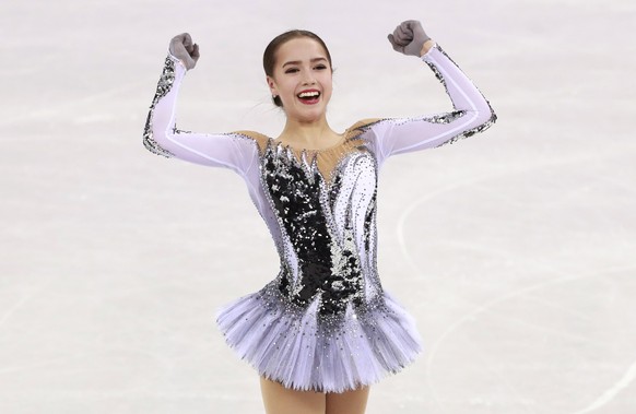 epa06548678 Alina Zagitova, Olympic Athletes of Russia (OAR) in action during the Women Single Short Program of the Figure Skating competition at the Gangneung Ice Arena during the PyeongChang 2018 Olympic Games, South Korea, 21 February 2018.  EPA/HOW HWEE YOUNG