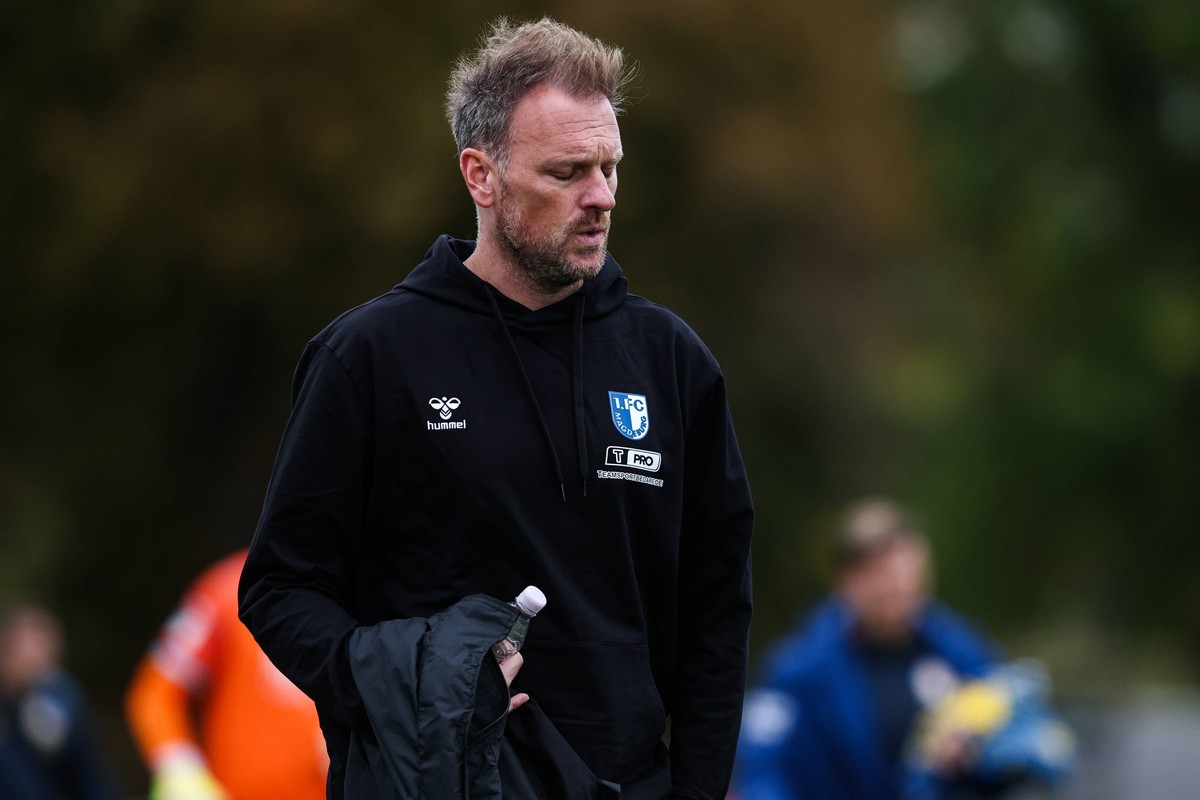 Trainer Markus Fiedler 1. FC Magdeburg - 2. Fuﾟball Bundesliga Saison 2025-2026 Testspiel 1. FC Magdeburg vs Eintracht Braunschweig auf dem Trainingsplatz an der Avnet Arena - Fuﾟball,Mann,M舅ner,Deuts ...