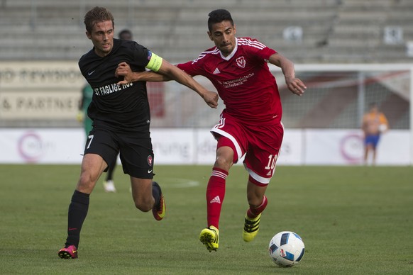 21. Juli 2016; Vaduz; Fussball Europa League Qualifikation - FC Vaduz - FC Midtjylland; Jakob Poulsen (Midtjylland) gegen Gonzalo Zarate (Vaduz) (Michael Zanghellini/freshfocus)