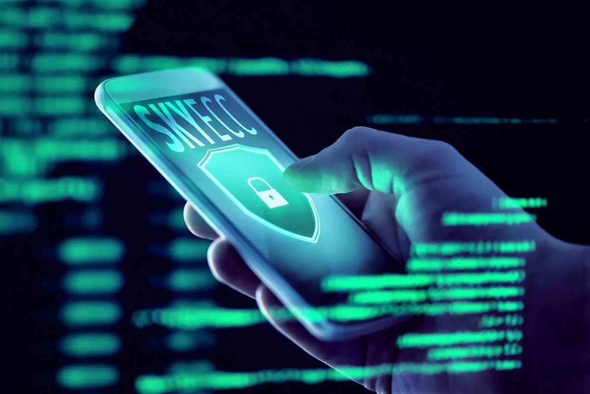 Jahrelang kommunizierten kriminelle Gruppen mit speziell präparierten Handys unbehelligt über den Messengerdienst Sky ECC. Bis es Europol ab 2019 gelang, die Kommunikation zu entschlüsseln.