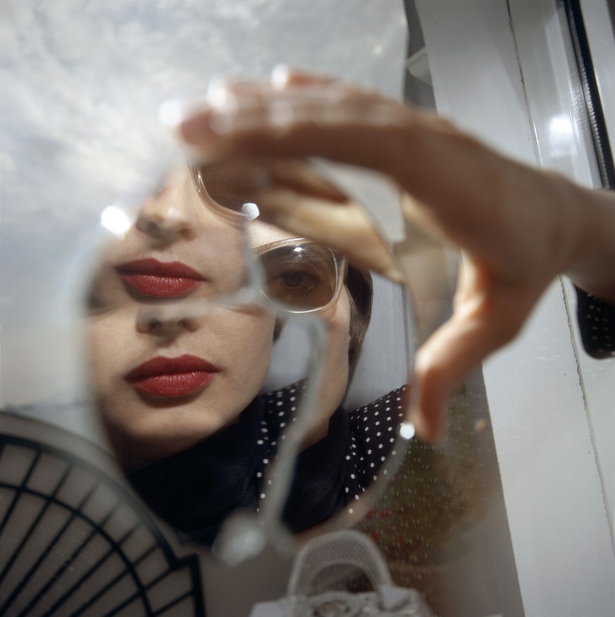 1990: Dieses kaleidoskopische Spiegelbild ergibt Isabella Rossellini. Entstanden ist es anlässlich der Cannes-Premiere von «Wild at Heart».