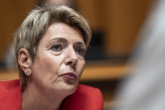 Bundesraetin Karin Keller-Sutter an der Sommersession der Eidgenoessischen Raete, am Mittwoch, 4. Juni 2025 im Nationalrat in Bern. (KEYSTONE/Til Buergy)