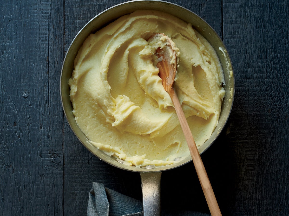 pommes purée französisch kartoffelstock mashed potatoes kartoffeln essen food https://www.foodandwine.com/recipes/pommes-puree