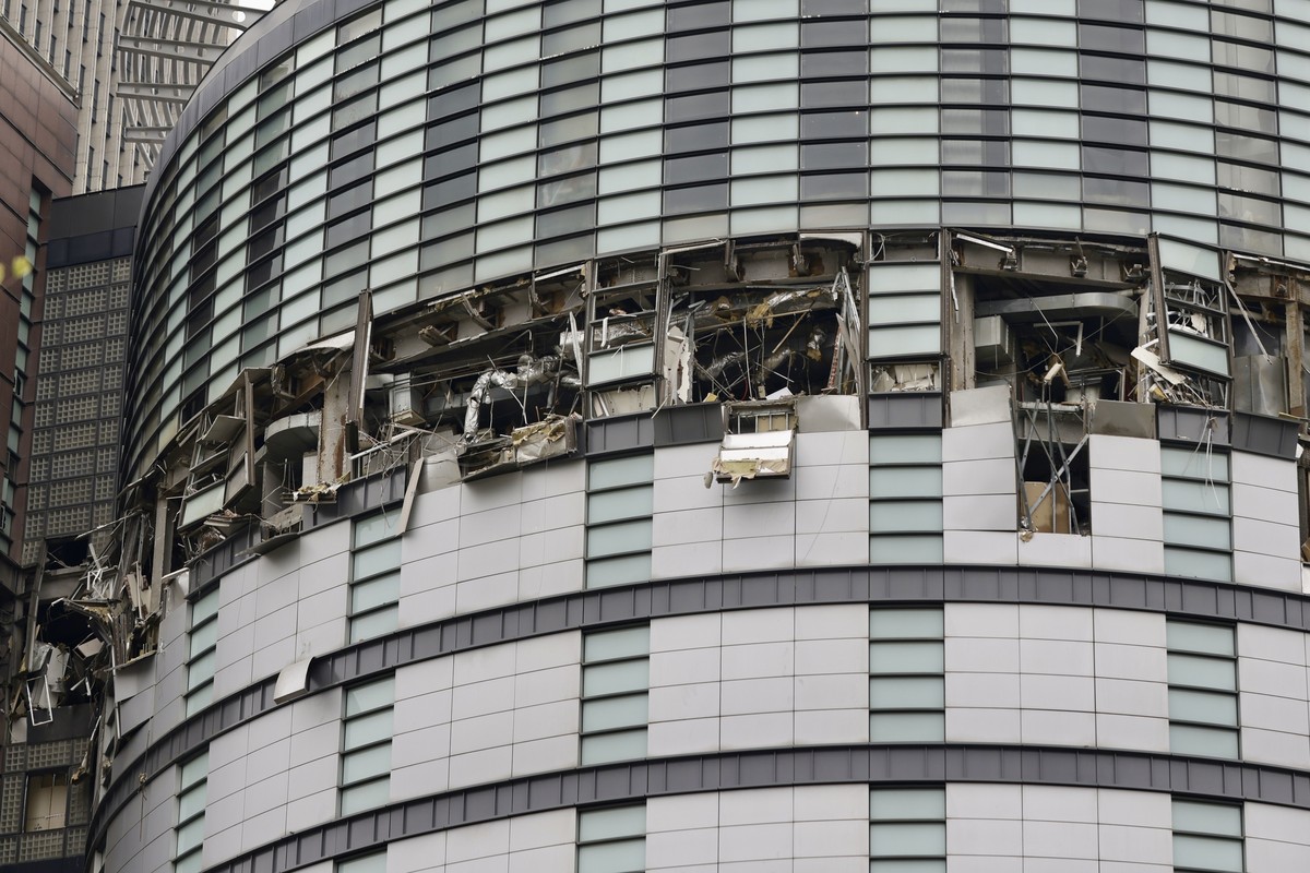 epaselect epa11892163 A general view of a damaged department store in Taichung city following a suspected gas explosion, Taiwan, 13 February 2025. At least four people died and several were injured af ...
