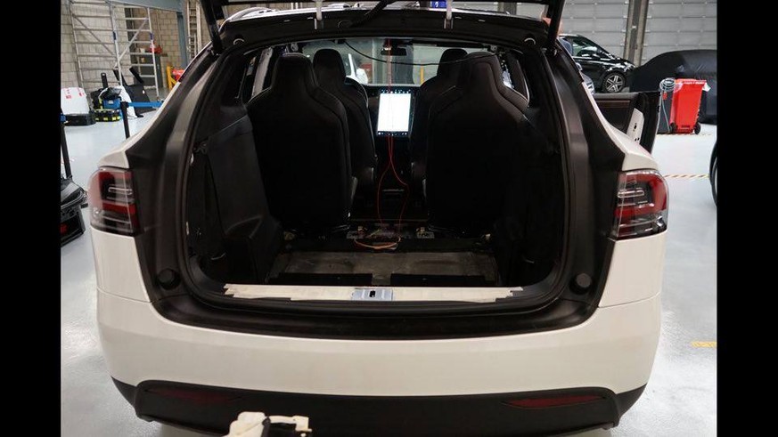 Ausreichend Platz im Kofferraum soll das umgerüstete Model X bieten.