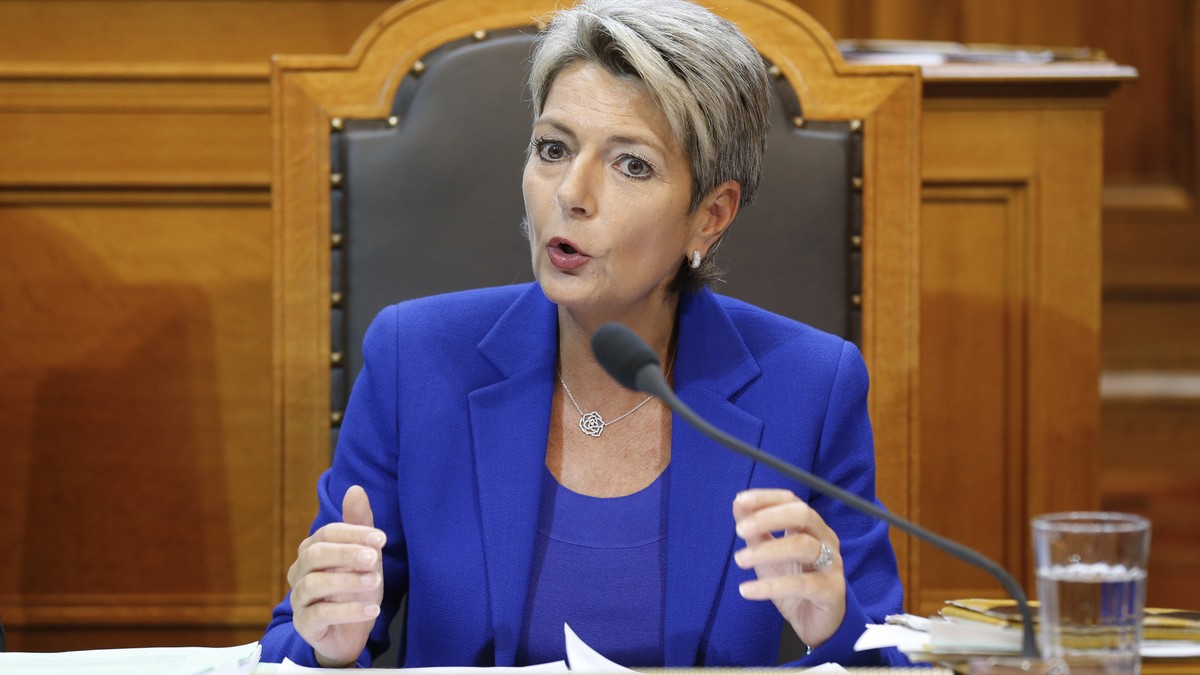 ARCHIVBILD - ZUR FDP-BUNDESRATSKANDIDATIN KARIN KELLER-SUTER STELLEN WIR IHNEN FOLGENDES BILDMATERIAL ZUR VERFUEGUNG - Karin Keller-Sutter (FDP-SG) spricht waehrend einer Debatte im Staenderat, am Don ...