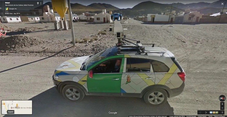 Merkwürdiges Zeug auf Google Street View 
https://www.cnet.com/pictures/crazy-images-caught-on-google-street-view/