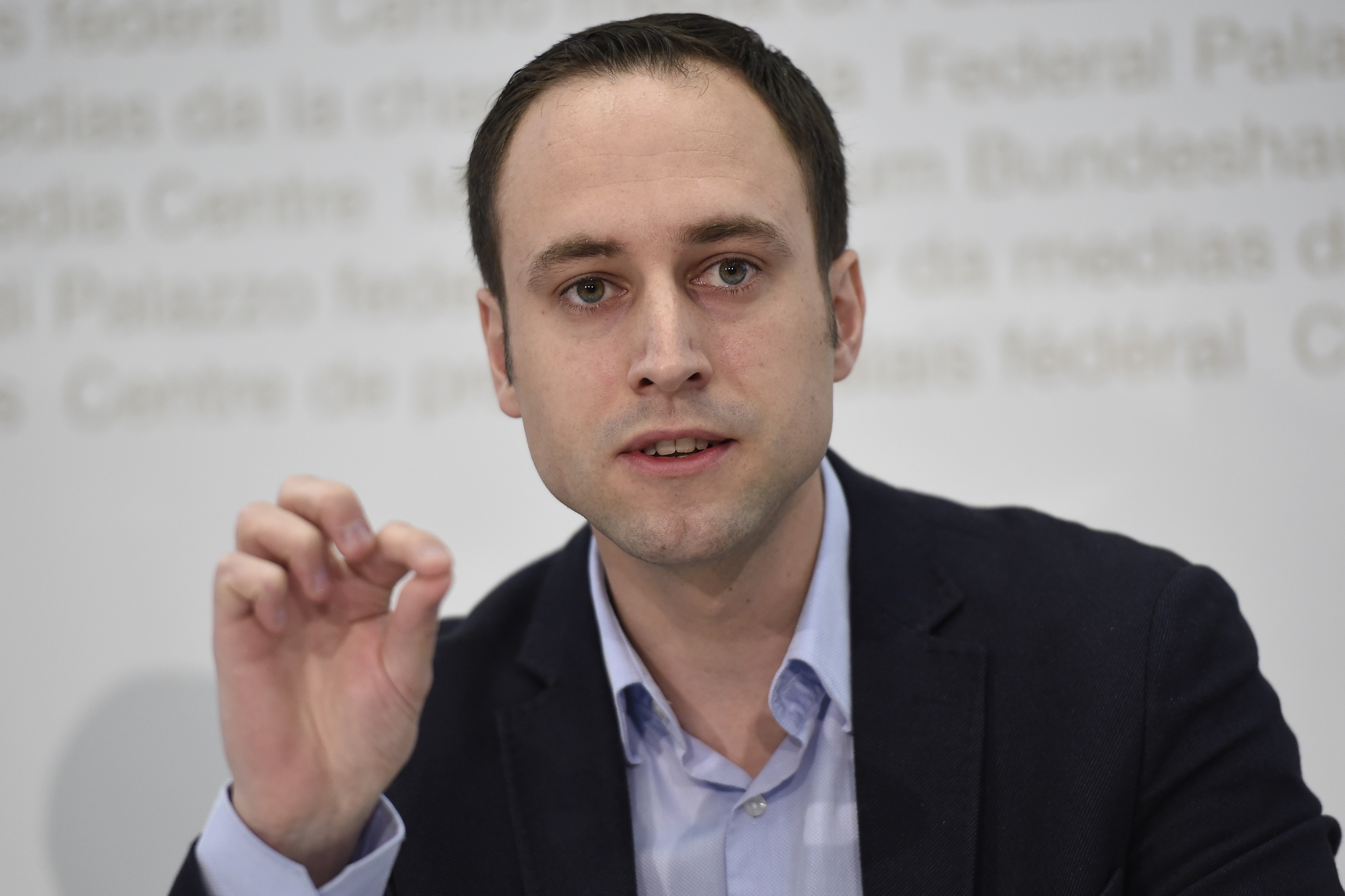 ZUR MELDUNG, DASS DIE SEKTIONEN DES AUTOMOBIL CLUB SCHWEIZ (ACS) DEN FDP-NATIONALRAT CHRISTIAN WASSERFALLEN ZUM NEUEN ACS-PRAESIDENTEN GEWAEHLT HABEN, STELLEN WIR IHNEN AM DONNERSTAG 23. JUNI 2016 FOL ...