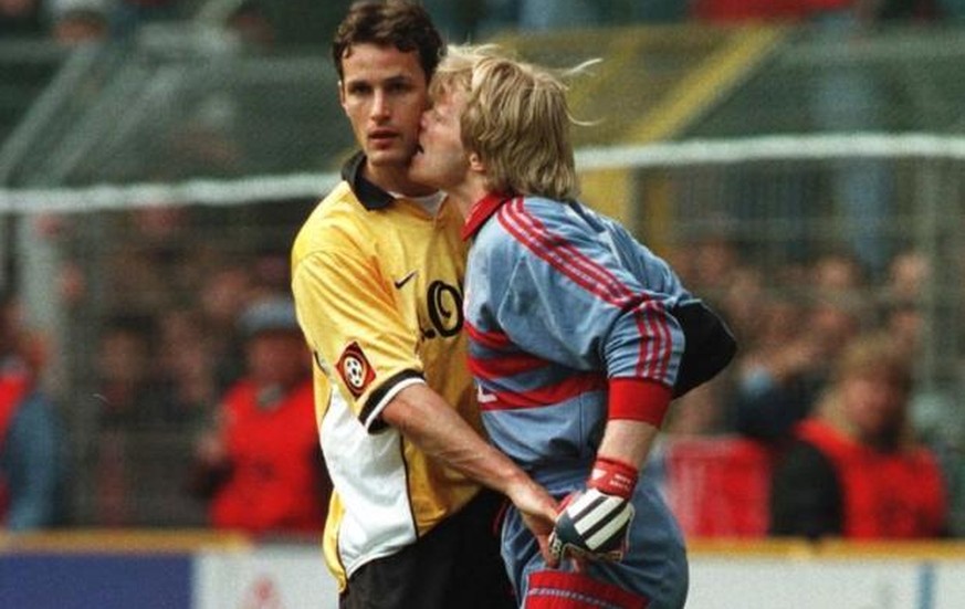 03.04.1999: Titan Kahn tickt komplett aus – erst knabbert er Herrlich an, dann fliegt er in Kung-Fu-Manier auf Chapuisat zu
