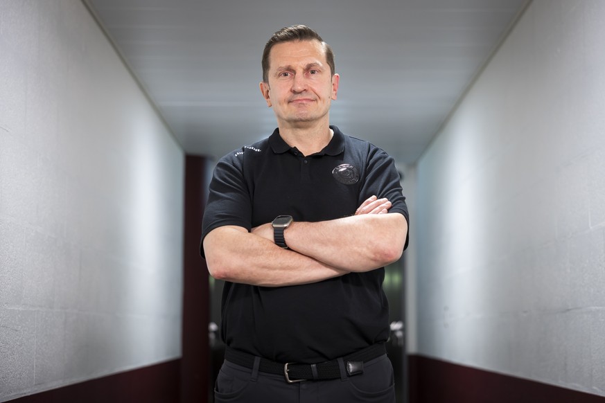 Ville Peltonen pose pour le photographe lors d'une rencontre avec les medias organisee par le Geneve-Servette Hockey Club (GSHC) avant le quart de finale des Playoffs ce mercredi 18 mars 2026 a G ...