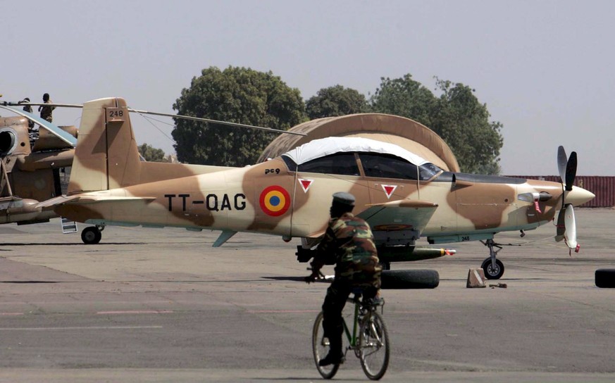 Eine Pilatus PC-9 in Tschad. Auch dort sind die Maschinen der Innerschweizer Firma gelandet.