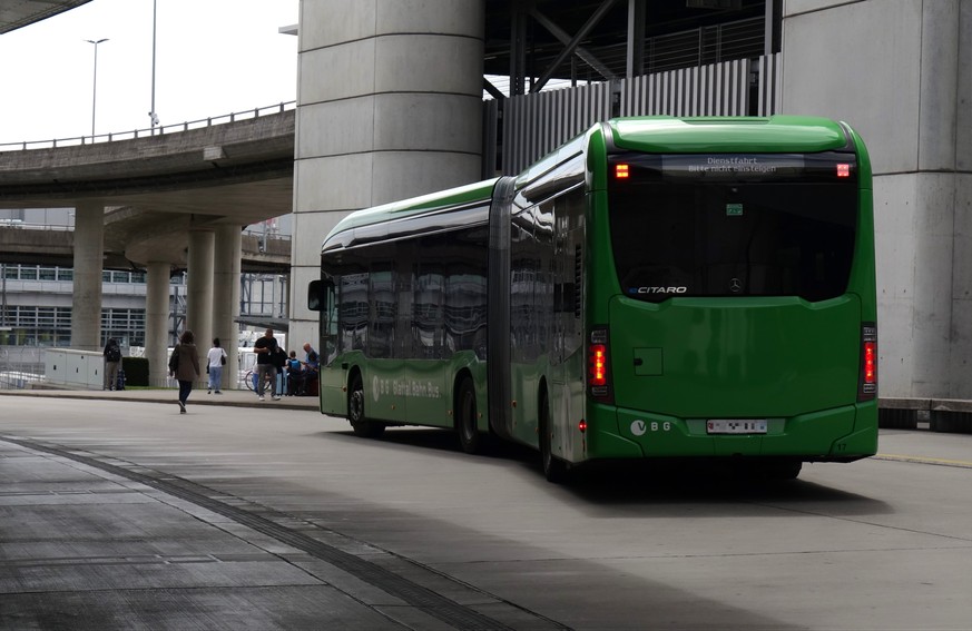 Der Schweiz gehen je länger je mehr ihre Busfahrenden aus. Trotzdem verschlechtern sich die Arbeitsbedingungen eher, als dass sie sich verbessern. Weil sich niemand für die Buschauffeurinnen und Busch ...