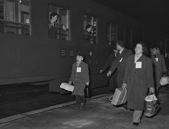 Ankunft ungarischer Flüchtlinge im Morges und Bière, 1956.