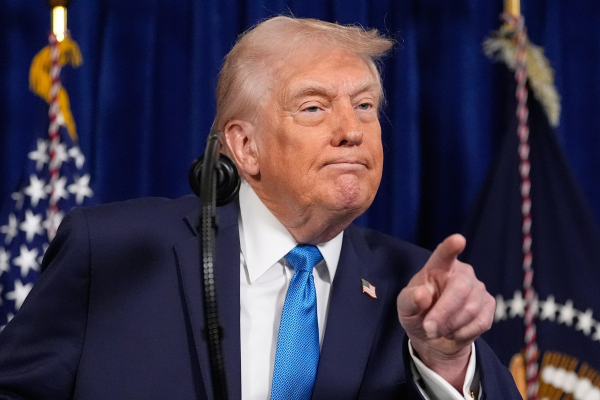 President Donald Trump points to a reporter to ask a question during a news conference at Mar-a-Lago, Saturday, Jan. 3, 2026, in Palm Beach, Fla. (AP Photo/Alex Brandon)
Donald Trump