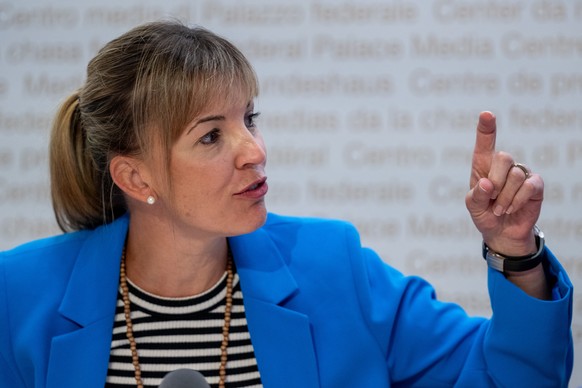 Diana Gutjahr, Nationalraetin SVP, spricht an der Medienkonferenz des Komitees Frauenallianz fuer die BVG-Reform, am Donnerstag, 4. Juli 2024, in Bern. (KEYSTONE/Marcel Bieri)