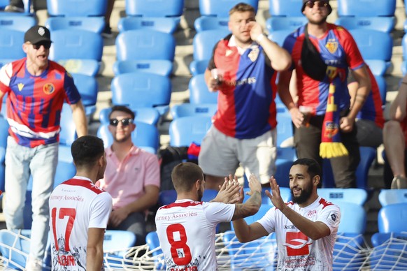 Lausannes Elies Mahmoud, rechts, jubelt nach seinem Tor zum 0-2 mit seinen Teamkollegen Romain Bayard, Mitte, und Alban Ajdini im Super League Spiel zwischen dem FC Basel 1893 und dem FC Stade Lausann ...