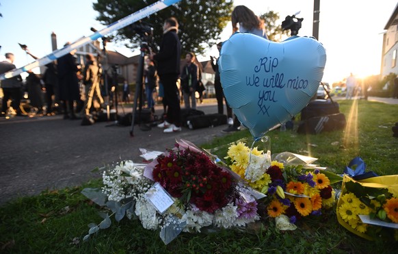 epa09525899 Floral tributes at the scene of a crime where MP for Southend West, Sir David Amess, was stabbed to death in Leigh-on-Sea, Britain, 15 October 2021. Amess was reportedly stabbed several ti ...