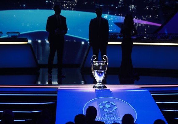 epa10138188 The trophy of the Champions League seen on the stage during the UEFA Champions League group stage draw 2022/23 in Istanbul, Turkey, 25 August 2022. EPA/SEDAT SUNA