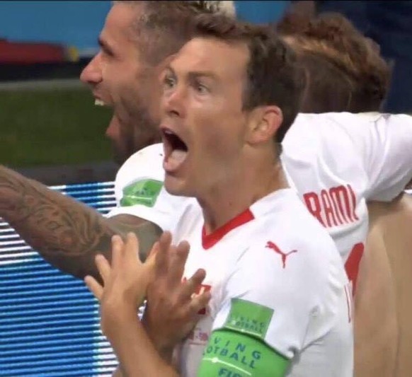 Aufwühlender WM-Abend: Grosser Sieg, doch alle reden über den Doppeladler
Und was ist mit Lichtsteiner? xD