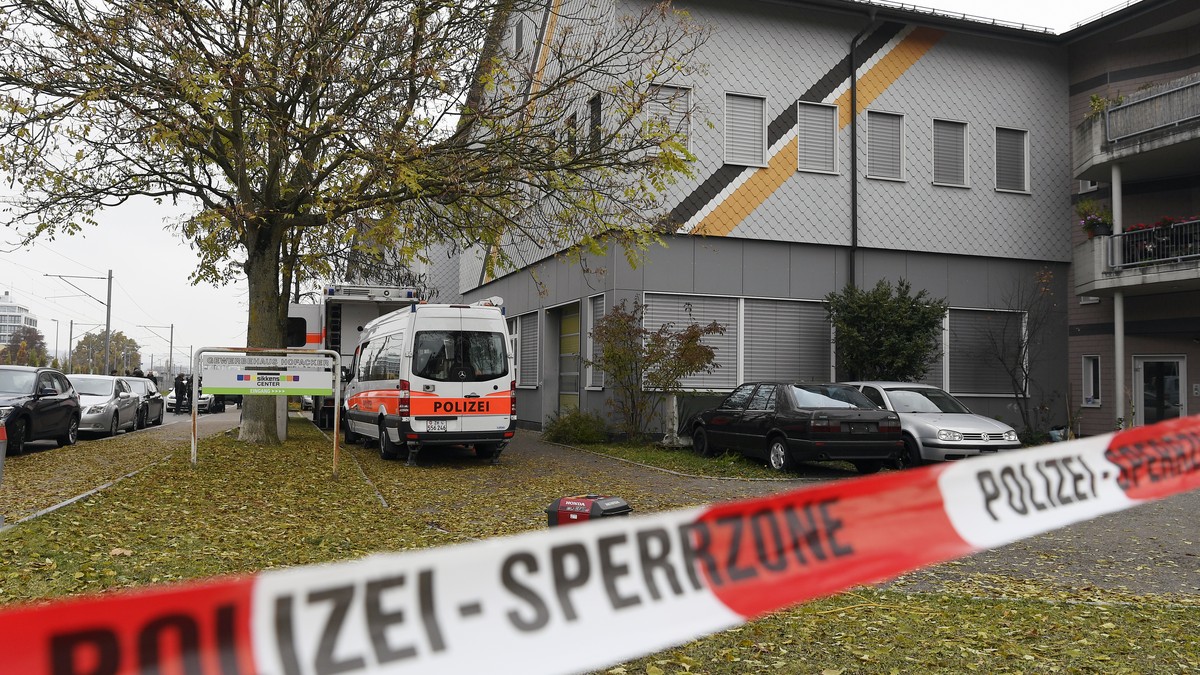 ARCHIV  ZU DEN VERHAFTUNGEN VON ZEHN PERSONEN AUS DEM UMFELD DER ANNUR MOSCHEE IN WINTERTHUR DURCH DIE KANTONSPOLIZEI ZUERICH AM DIENSTAG, DEM 21. FEBRUAR 2017, STELLEN WIR IHNEN FOLGENDES ARCHIVBIL ...