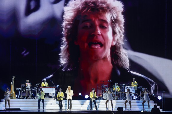 epa13069606 British singer Rod Stewart (C) performs on the third day of Rock in Rio Lisbon 2026 in Lisbon, Portugal, 27 June 2026. EPA/ANTONIO PEDRO SANTOS