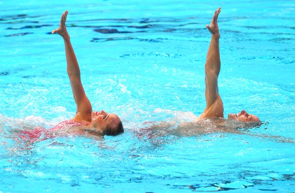 Schminke und bunte Outfits gehören zum Synchronschwimmen einfach dazu.