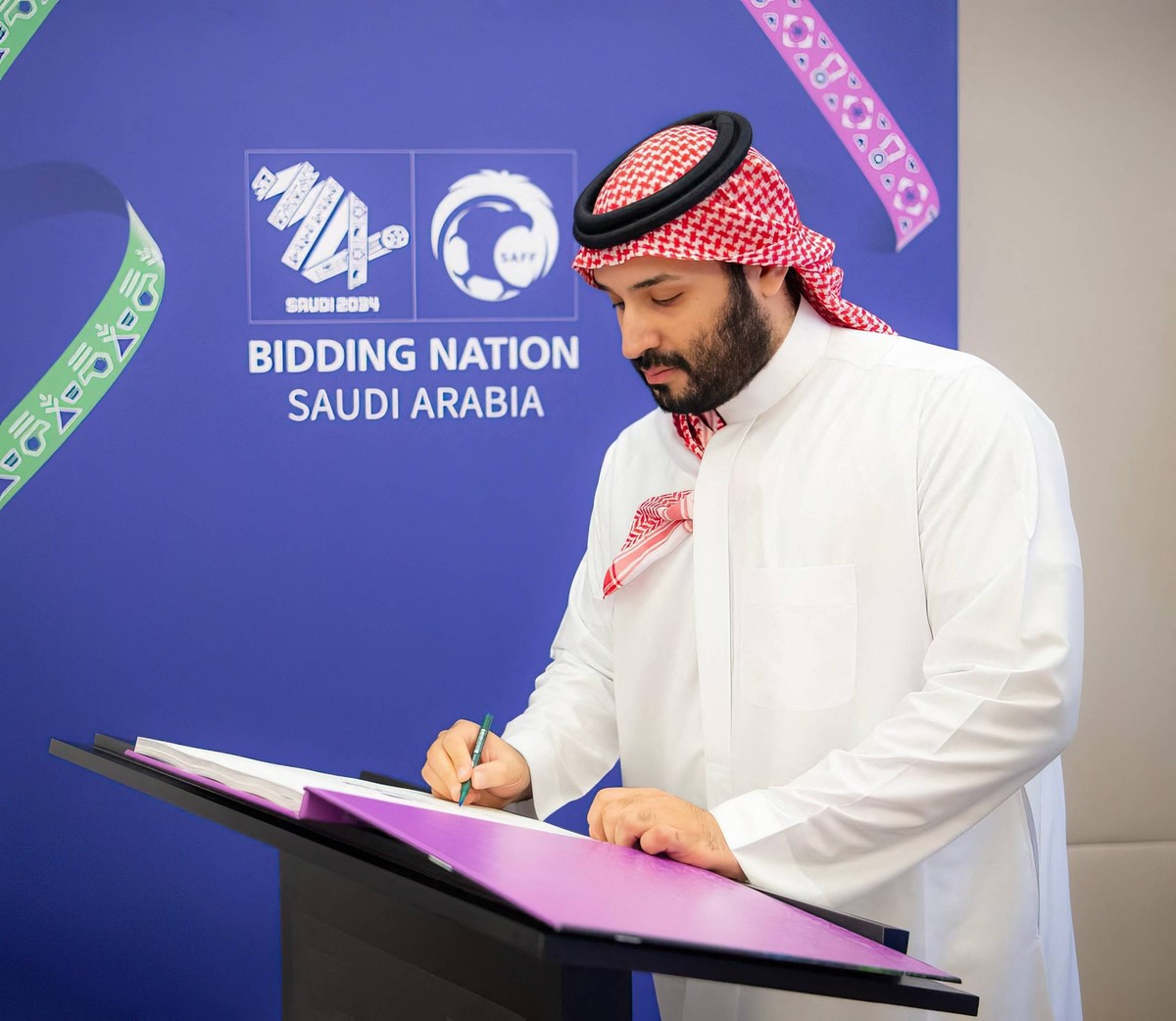Crown Prince MBS Endorses Bidding for FIFA World Cup, WM, Weltmeisterschaft, Fussball 2034 - Jeddah Saudi Crown Prince Mohammed bin Salman also known as MBS, endorses his countrys bid to host the FIFA ...