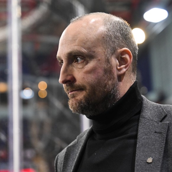 Davos&#039; Headcoach Christian Wohlwend in Spiel 3 des Playoff 1/4 Final Eishockeyspiels der National League zwischen den Rapperswil-Jona Lakers und dem HC Davos, am Dienstag, 29. Maerz 2022, in der  ...