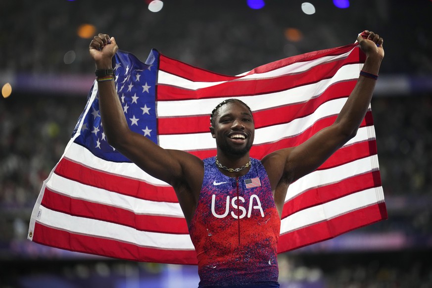 Noah Lyles, of the United States, celebrates after winning the men&#039;s 100-meter final at the 2024 Summer Olympics, Sunday, Aug. 4, 2024, in Saint-Denis, France. (AP Photo/Petr David Josek)