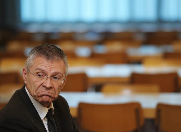 Der damalige Gemeindepräsident von Bonstetten, Charles Höhn, im Februar 2011 an einer Pressekonferenz.