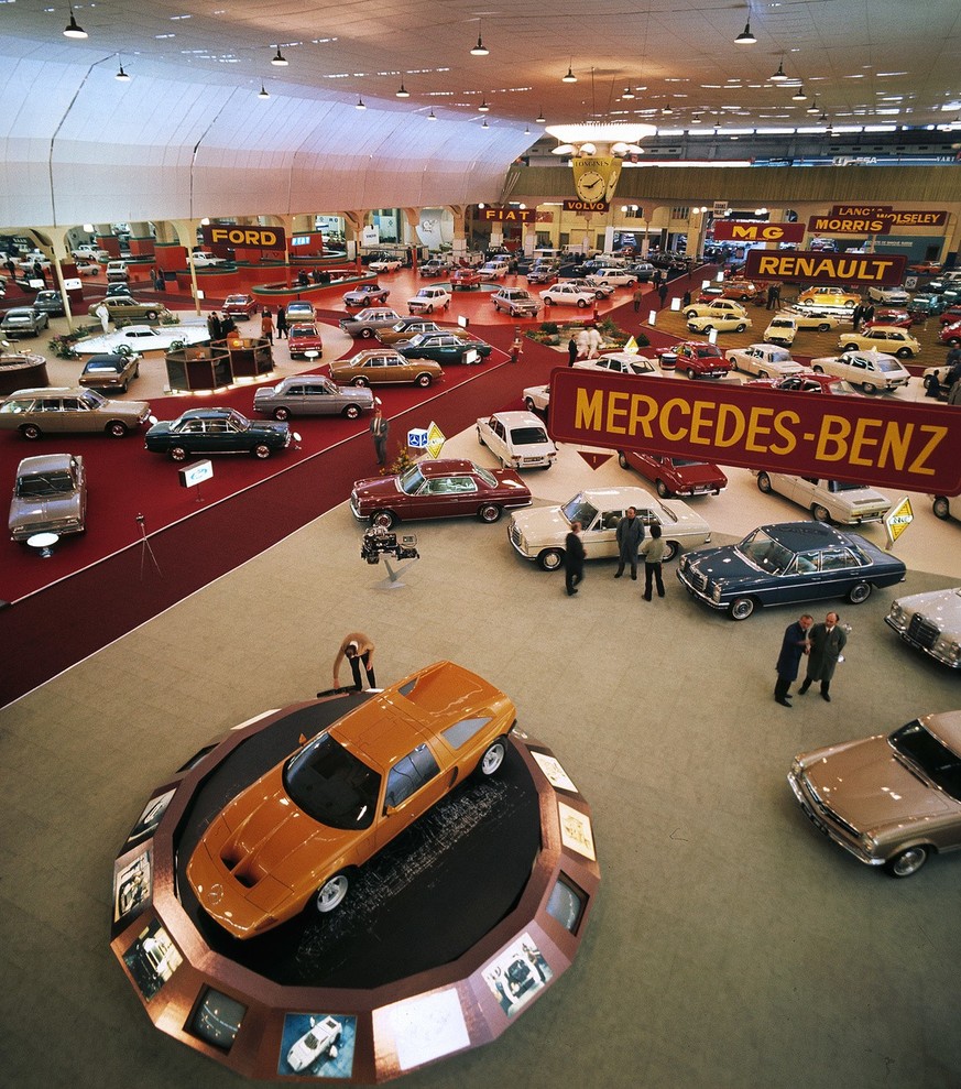 Eine Uebersicht ueber die Messehalle der PALEXPO (Palais des Expositions et des Congres), am 40. Internationalen Automobilsalon von Genf, aufgenommen am 11. Maerz 1970, kurz vor der Eroeffnung der Sal ...