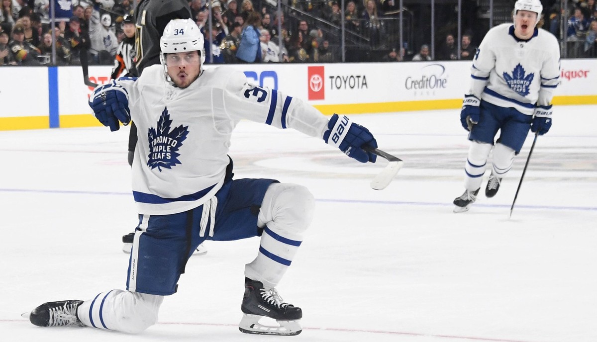 Auston Matthews bejubelt seinen Jubiläumstreffer.