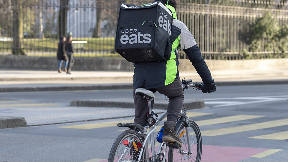 Die Essenslieferdienste Takeaway.com und Just Eat fusionieren - und dürften damit gegenüber neu eintretenden Playern auf dem Markt wie Uber Eats in einer noch besseren Position sein. Im Bild: Uber-Eat ...