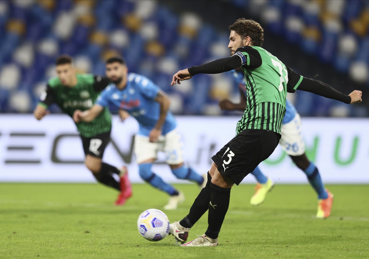 Sassuolo's Manuel Locatelli scores during the Serie A soccer match between Napoli and Sassuolo at the San Paolo Stadium in Naples, Italy, Sunday, Nov. 1, 2020. (Alessandro Garofalo/LaPresse via A ...