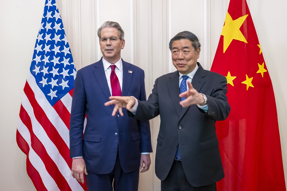 epa12098559 US Secretary of the Treasury Scott Bessent (L) shakes hands with Chinese Vice Premier He Lifeng (R) during a bilateral meeting in Geneva, Switzerland, 10 May 2025 (made available on 14 May ...