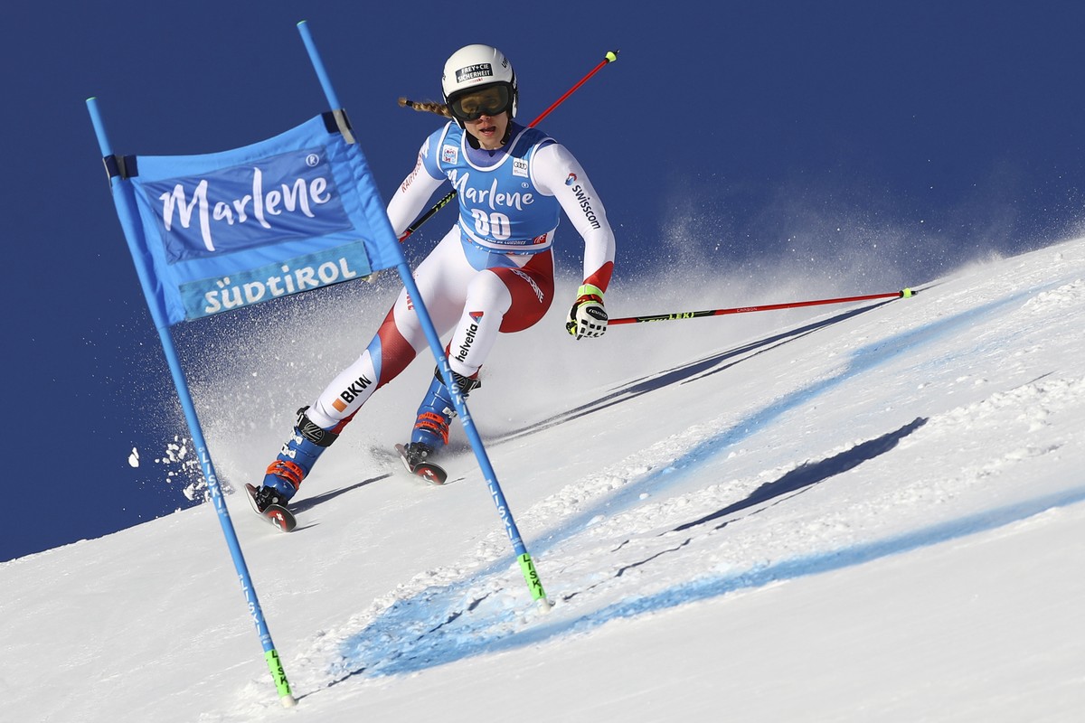 Switzerland's Andrea Ellenberger competes during an alpine ski, women's World Cup giant slalom, in Kronplatz, Italy, Tuesday, Jan. 15, 2019. (AP Photo/Marco Trovati)