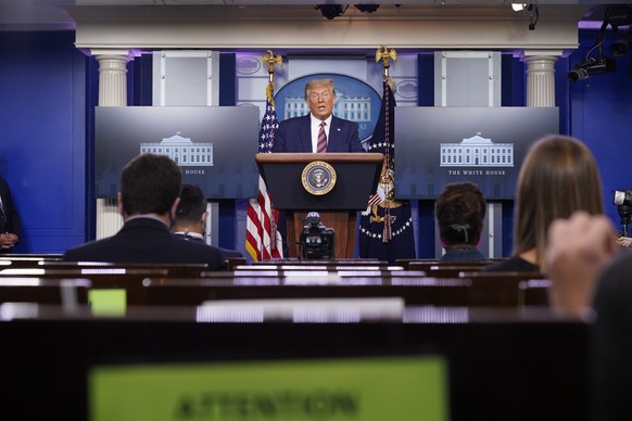 epa08702679 US President Donald J. Trump holds a news briefing at the White House in Washington, DC, USA, 27 September 2020. EPA/Chris Kleponis / POOL